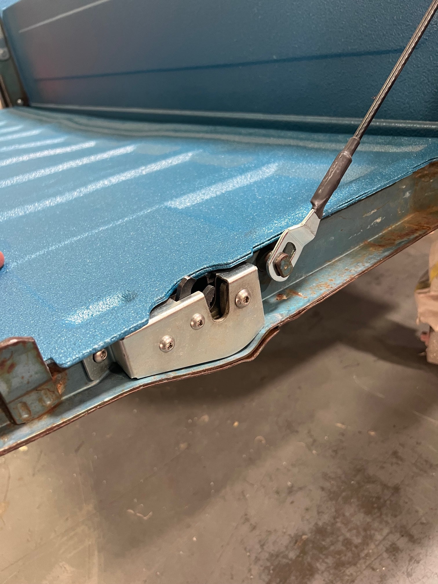 67-72 Tailgate latch kit
