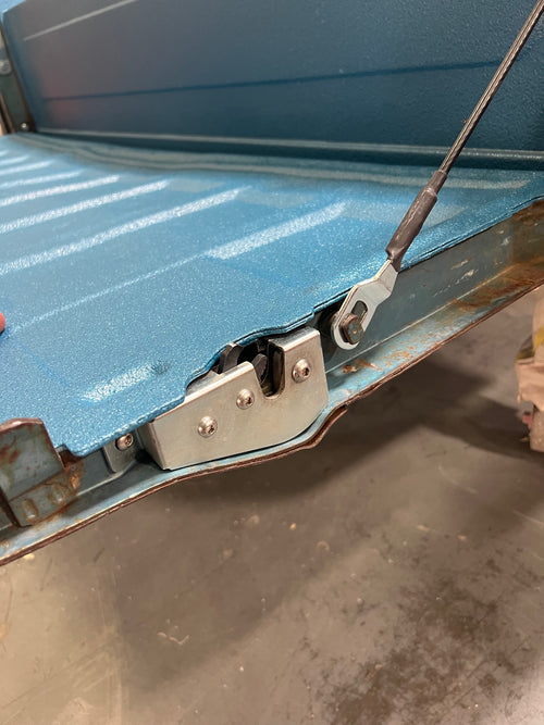 67-72 Tailgate latch kit
