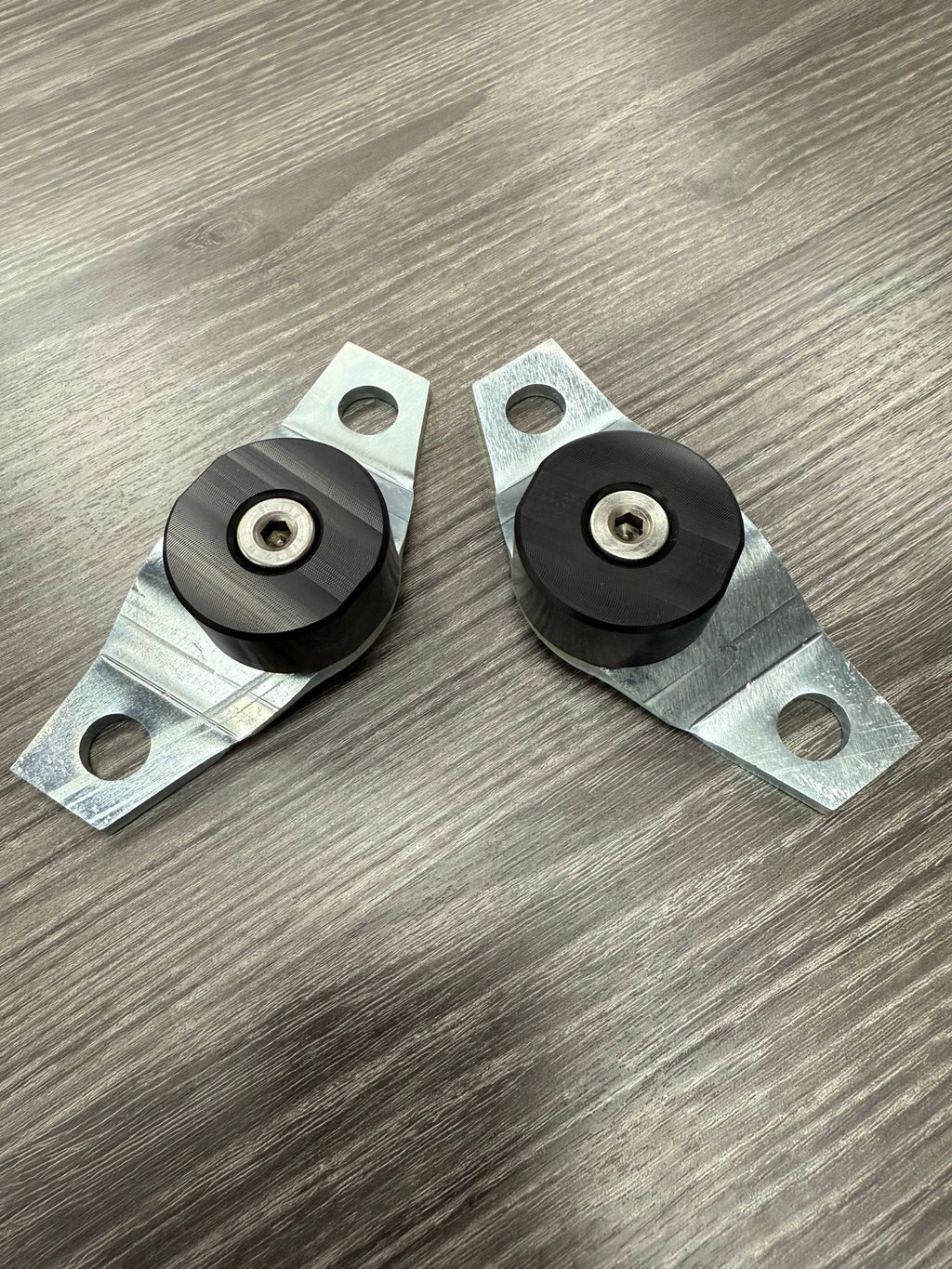 67-72 Tailgate trunnions