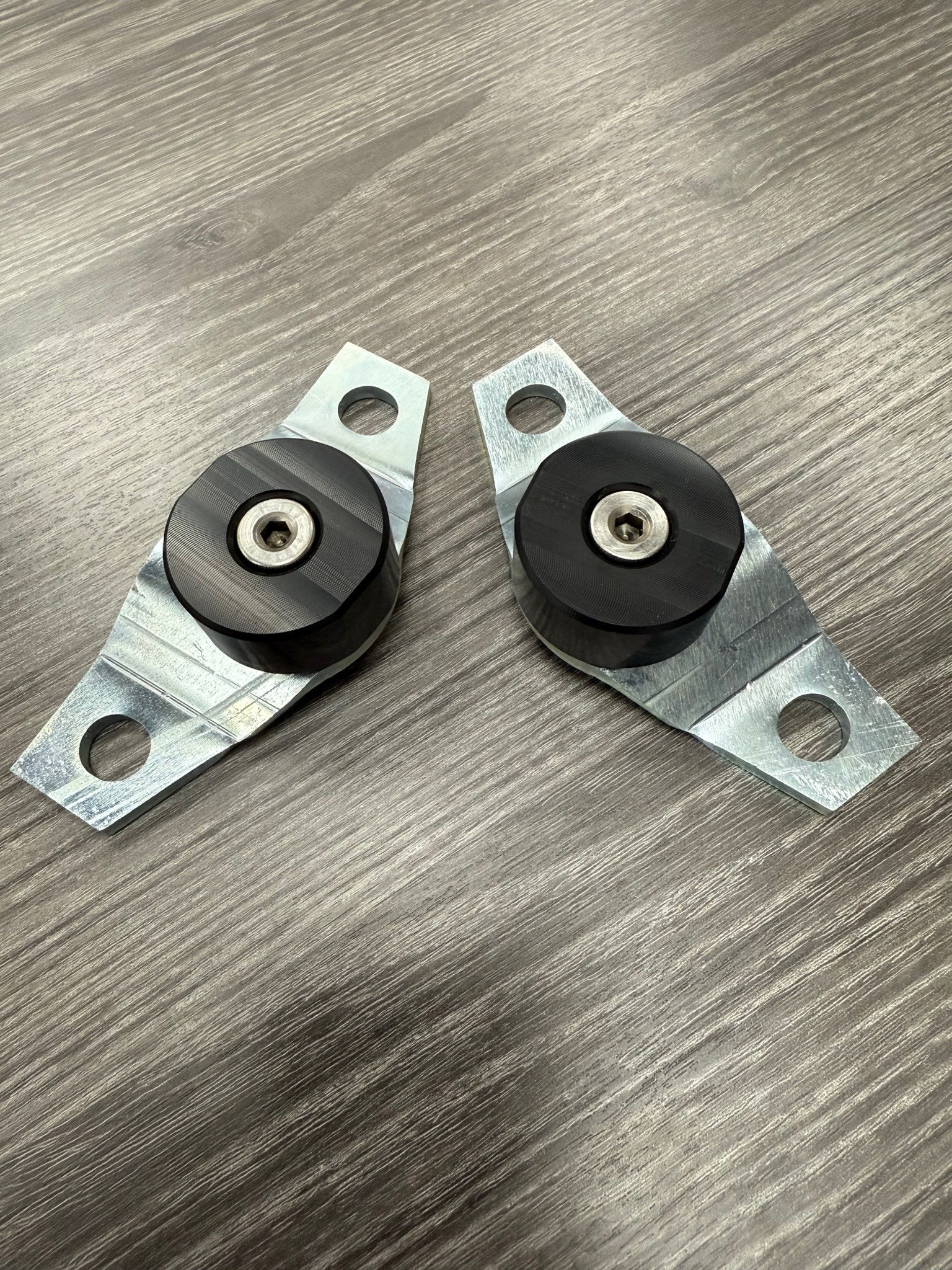 67-72 Tailgate trunnions